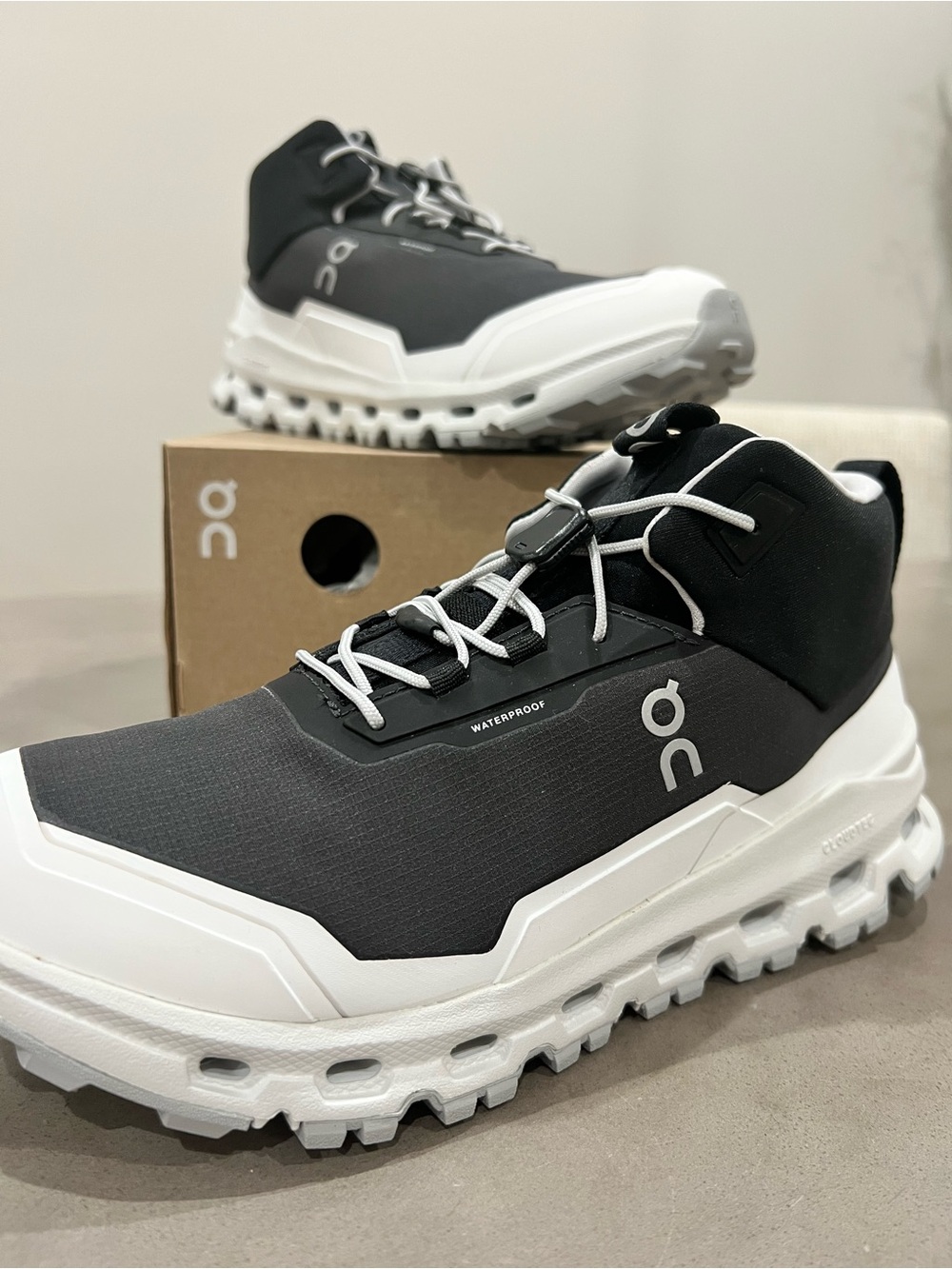 OC Cloudhero Mid Waterproof Shoe - Black/White - Kid’s size 5/ women’s size 6.5